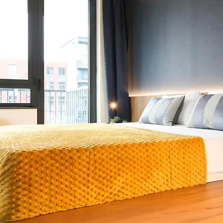 - Waterfront 公寓 *